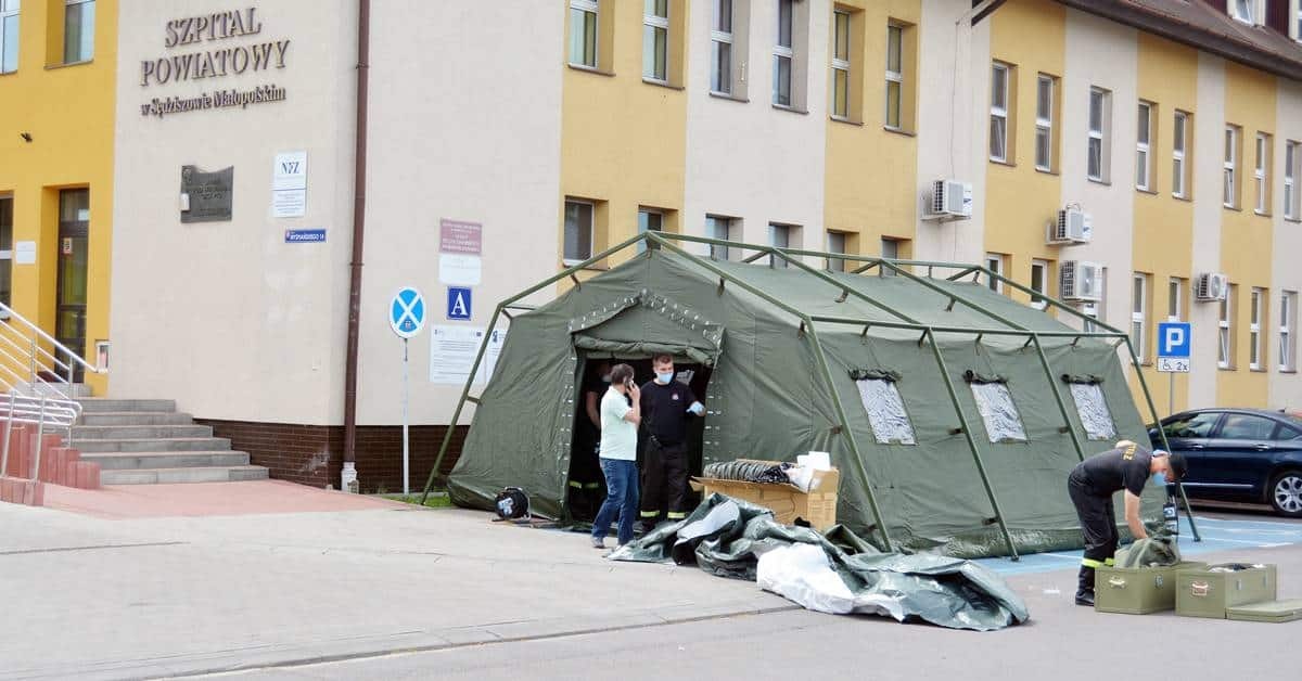 Pacjentów w Sędziszowie badają... w namiocie