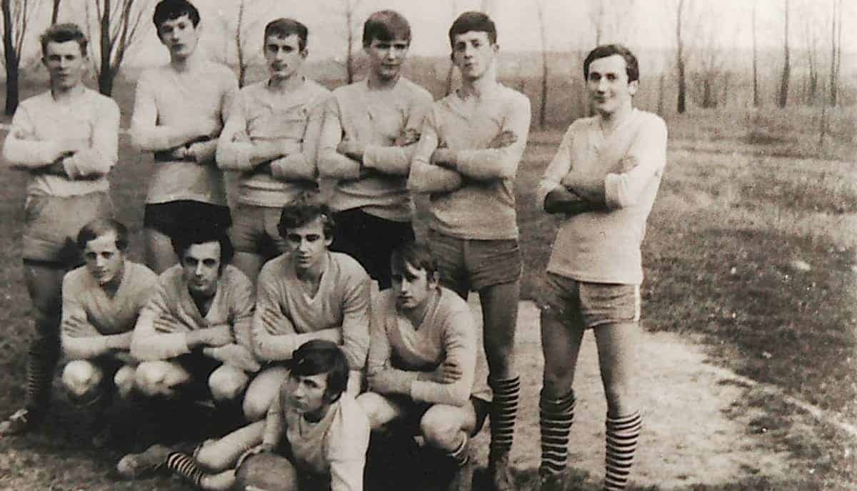 Drzewo na bramki nieśli 2 km, budowali szatnię, podejmowali zdobywcę Pucharu Polski. Historia Interu Gnojnica