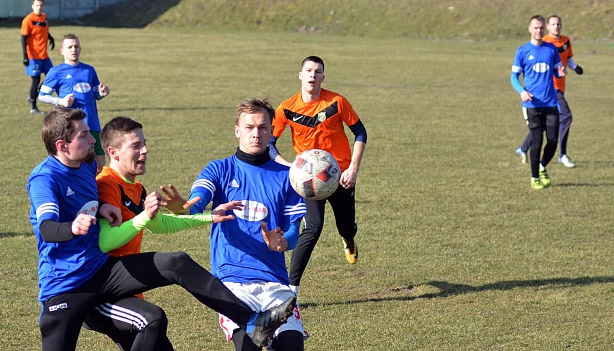 Błękitni Ropczyce - Wolania Wola Rzędzińska 0:2