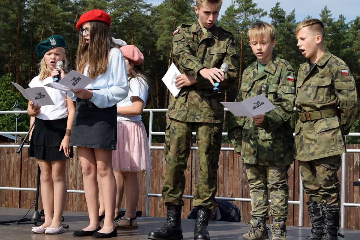 Apel Pamięci i salwa honorowa w Bliźnie