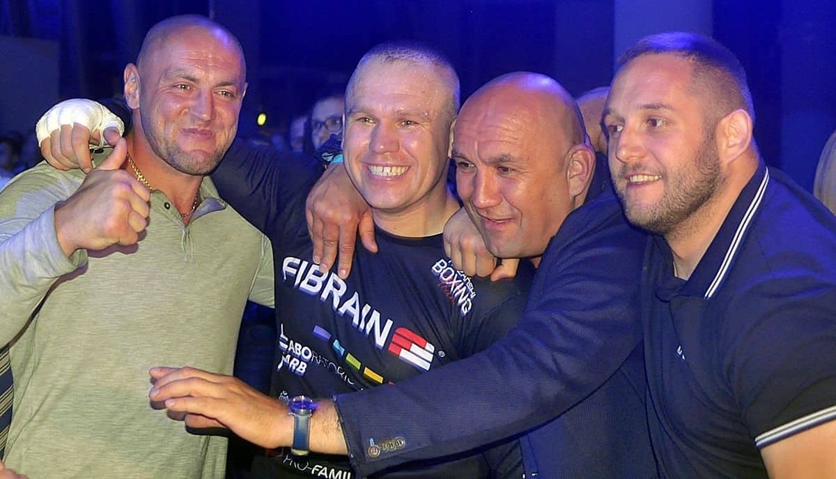 Łukasz Różański wygrał dziewiątą walkę w zawodowym ringu - ZDJĘCIA