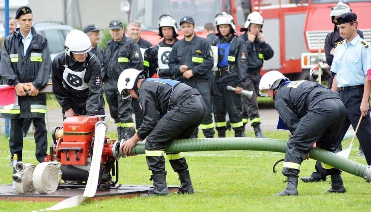 Strażacy rywalizowali w deszczu - ZDJĘCIA