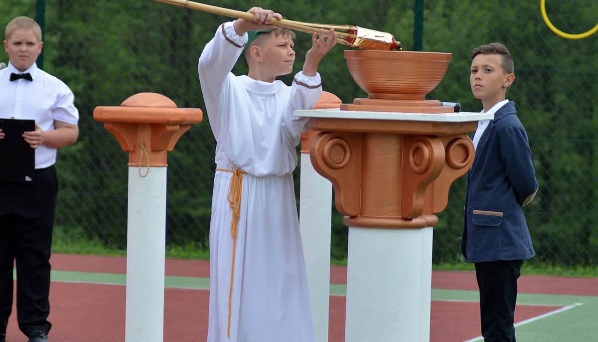 Otwarcie boiska w Broniszowie. ZDJĘCIA