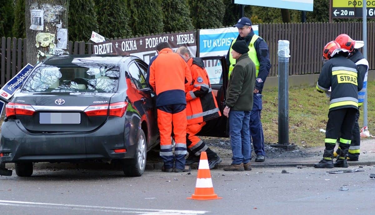 Zderzenie na skrzyżowaniu w Sędziszowie – ZDJĘCIA
