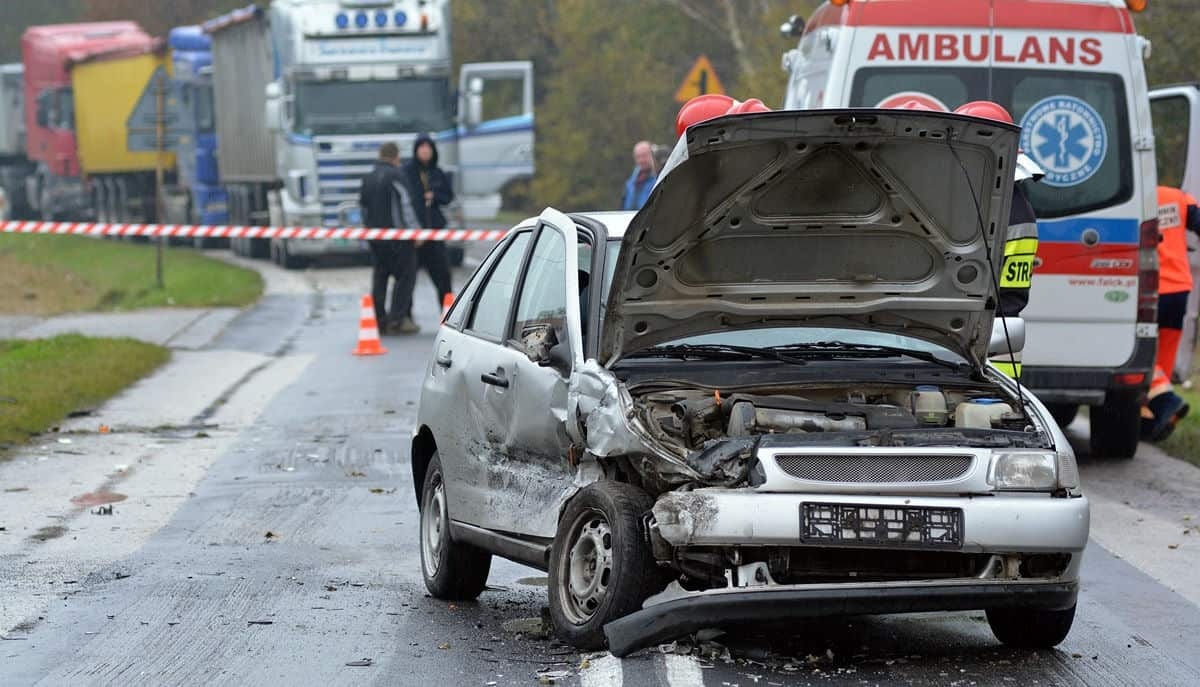 Wypadek w Ostrowie. Dzieci trafiły do szpitala. ZDJĘCIA