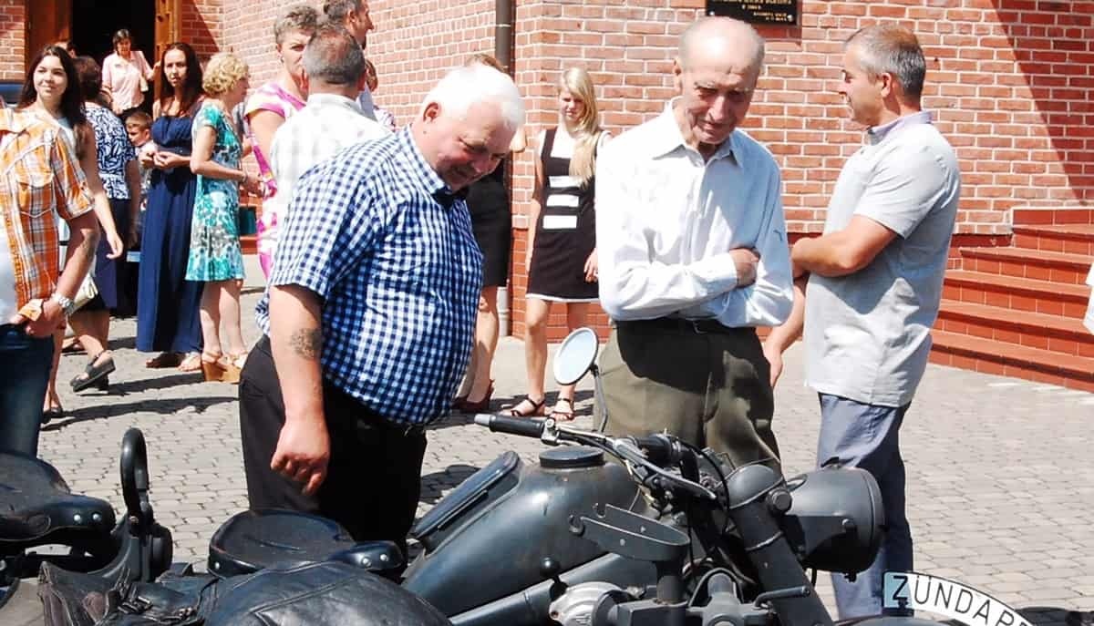 Zabytkowe pojazdy zjechały do Zagorzyc - ZDJĘCIA