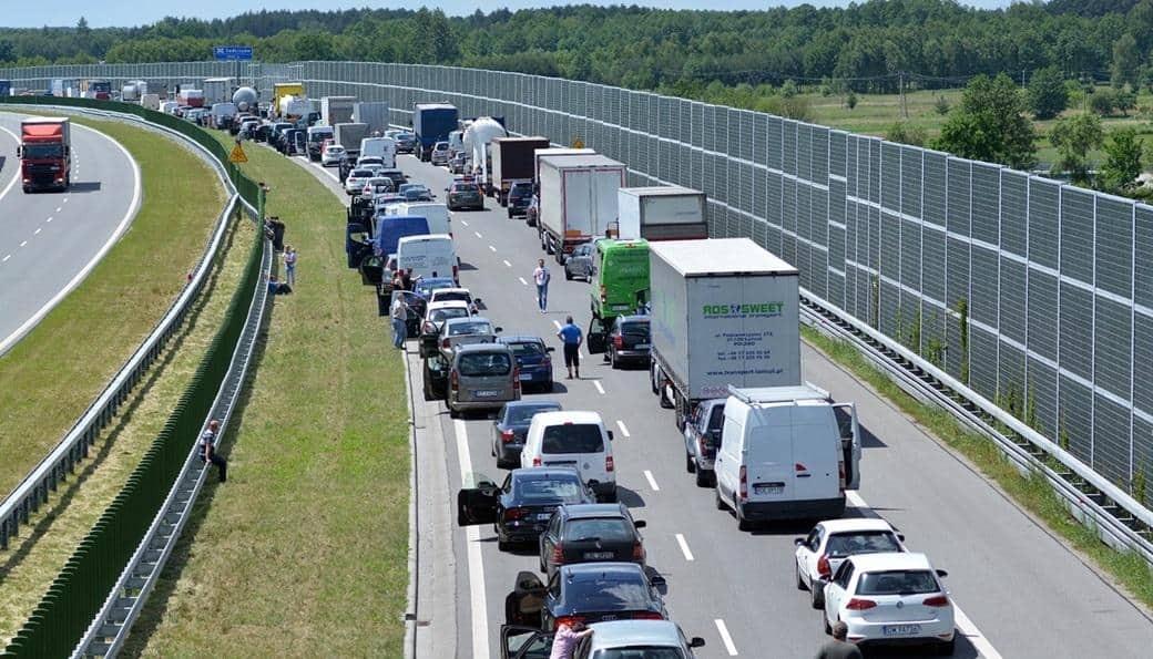 Wypadek na autostradzie - ZDJĘCIA