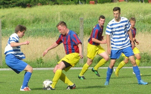 Błękitni Ropczyce - KS Dzikowiec 5-2 - galeria ZDJĘĆ