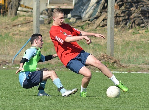 Błękitni Ropczyce (juniorzy) - LKS Ostrów 3-1- galeria ZDJĘĆ