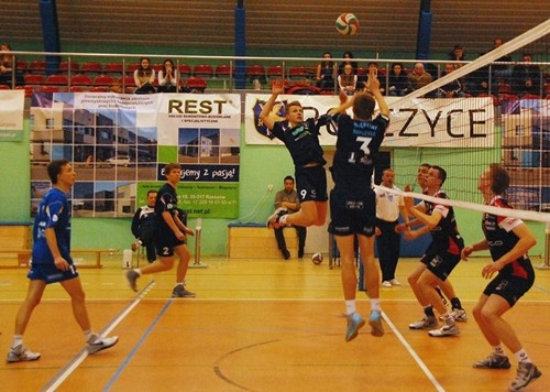 Błękitni Ropczyce - AKS V LO Rzeszów (juniorzy) 0:3 - galeria ZDJĘĆ