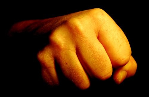 Według śledczych staruszek zmarł po ciosie sąsiada