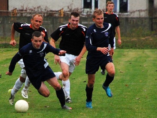 KS Dzikowiec – Błękitni Ropczyce 0-1 - galeria ZDJĘĆ