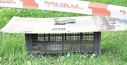 Ustawił pocisk na trawniku