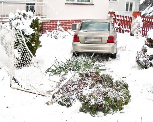 Auto potrąciło nastolatka, choć szedł chodnikiem