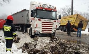 Było groźnie, tiry w rowach - galeria ZDJĘĆ