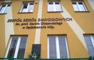 Dwie szkoły, dwa sztandary