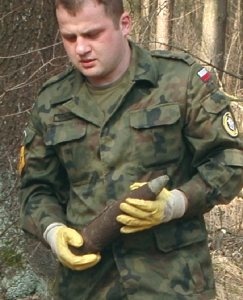 Pocisk leżał w lesie