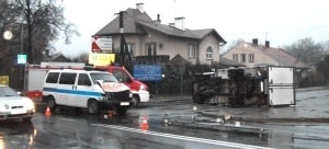 Dostawczak staranował ambulans na sygnale