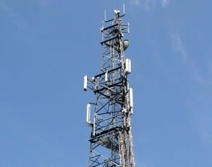 Ludzie boją się pola  elektromagnetycznego z anten