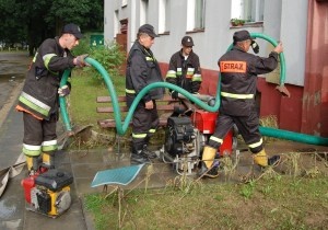 Strażacy nie przestają pomagać powodzianom