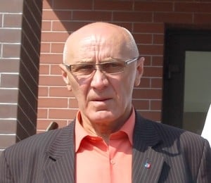 Starosta Józef Rojek po pas  w wodzie czekał na ratunek