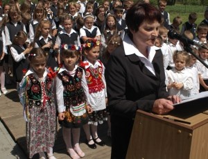 Szkoła w Wiercanach ma już swój sztandar - galeria ZDJĘĆ i relacja VIDEO