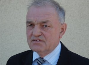 Autobus przegrywa z autami na gaz