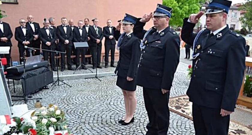 Ludzie nie mogli wydostać się z płonącego baraku. W Wielopolu Skrzyńskim podtrzymują pamięć o pożarze sprzed lat 