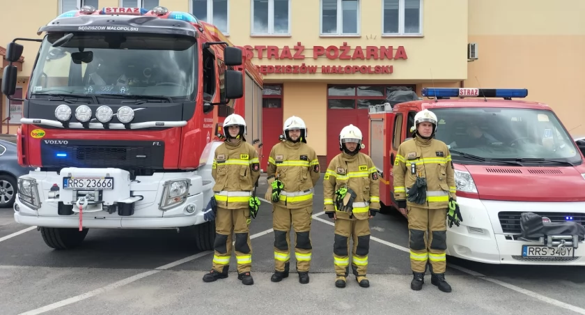 Strażacy i policjanci oddali hołd zabitemu szeregowemu
