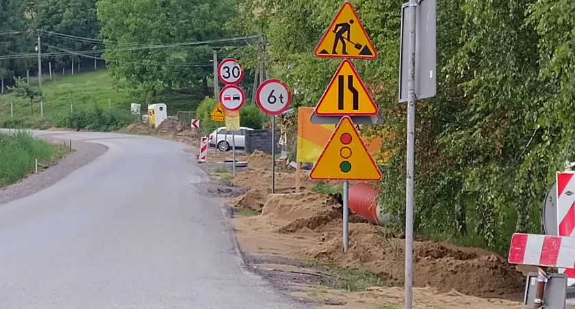 Prace postępują, obawy rosną. Przebudowa drogi powiatowej Lubzina - Okonin