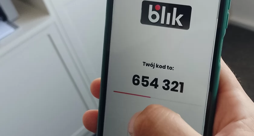Oszukani na BLIK-a stracili tysiące złotych. Myśleli, że pomagają koledze