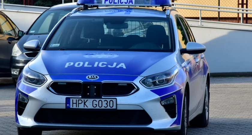 Policjanci zatrzymali nietrzeźwych w Szkodnej i Gliniku. Wypili i siedli za kierownicami samochodów. 