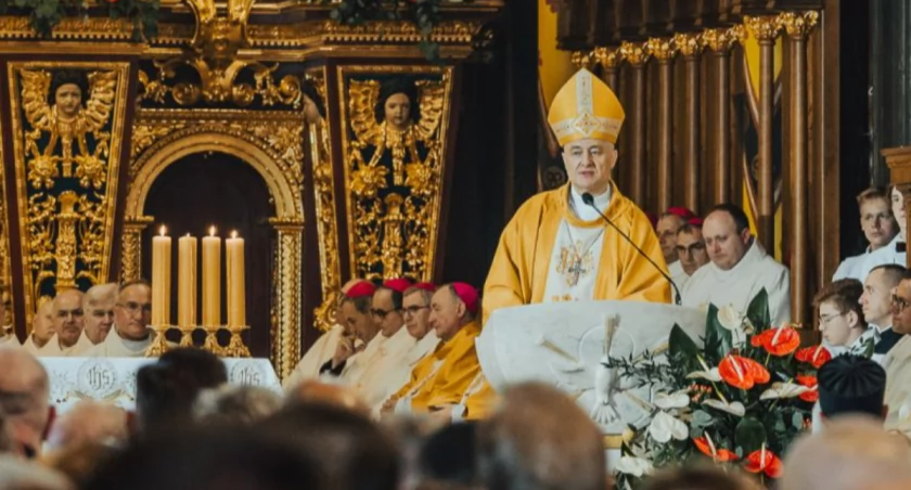 Pochodzący z Ropczyc biskup Artur Ważny objął katedrę w Sosnowcu