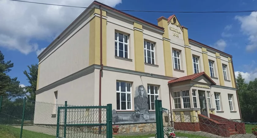 Wyremontują zabytkowy budynek dawnej szkoły w Brzezinach