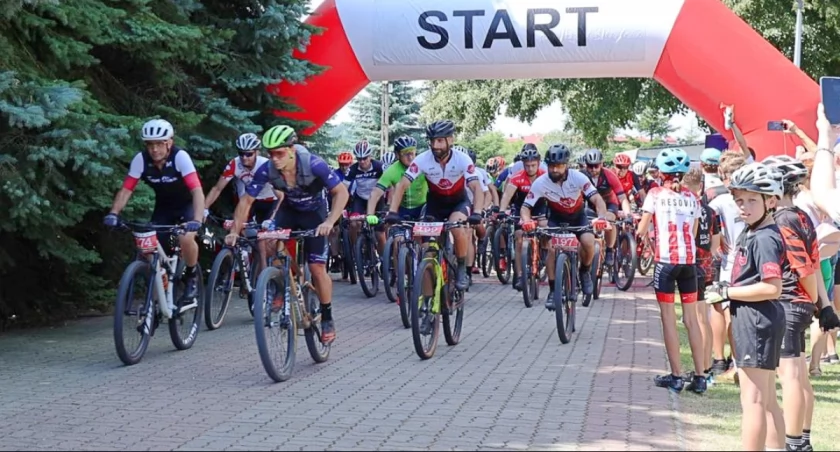 Upał i mordercza trasa. W ropczyckim Maratonie MTB 2024 zawodnicy walczyli przede wszystkim ze swoimi słabościami