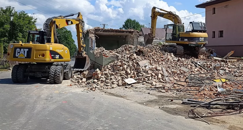 Wznowili burzenie, przejazd w Górze Ropczyckiej ponownie zablokowany
