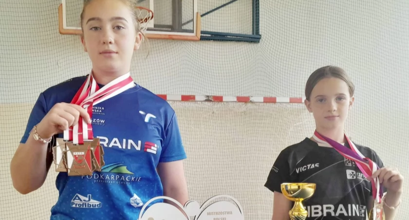 Małgosia i Wiktoria Poręba są coraz lepsze w tenisa stołowego. Siostry z Wielopola gromadzą kolejne sukcesy