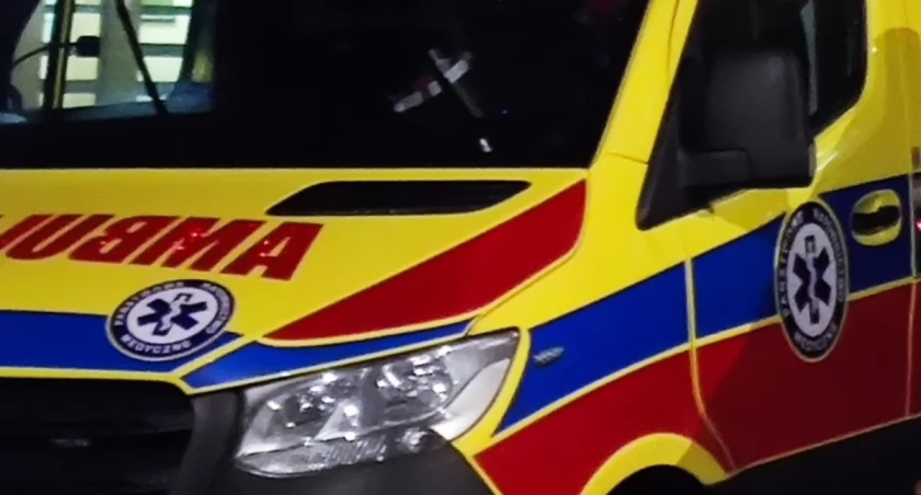 Autostrada A4. W Borku Małym mercedes zderzył się z fordem. Jedna osoba w szpitalu
