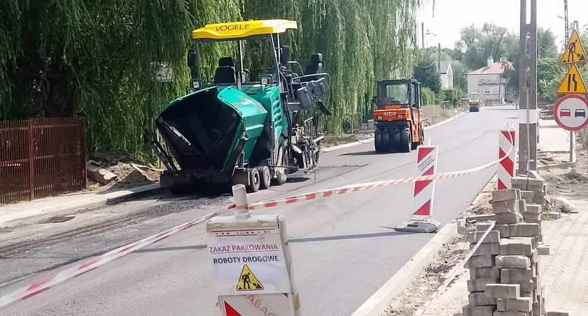 W Sędziszowie Małopolskim kładą asfalt na ulicach. Remonty za prawie 2 mln zł