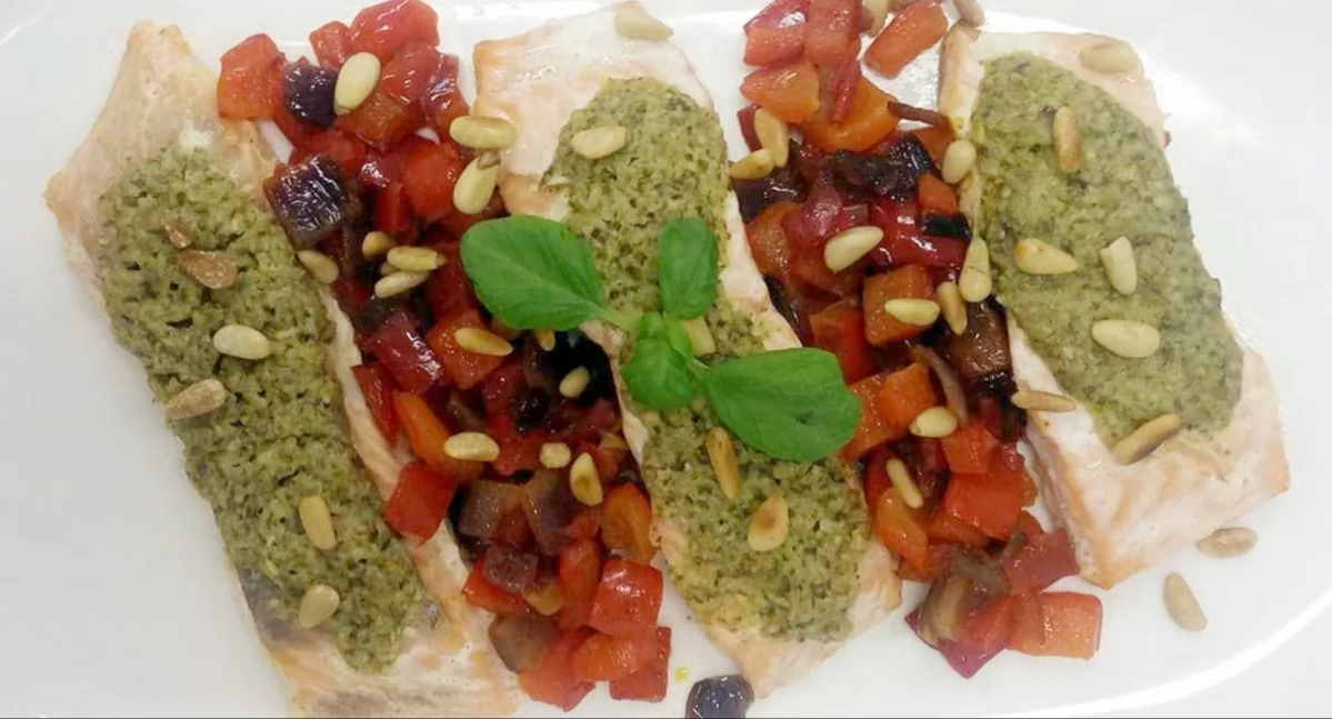 Pieczony łosoś z zielonym pesto