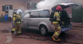 Pożar w Sędziszowie Małopolskim. Wieczorem strażacy gasili minivana