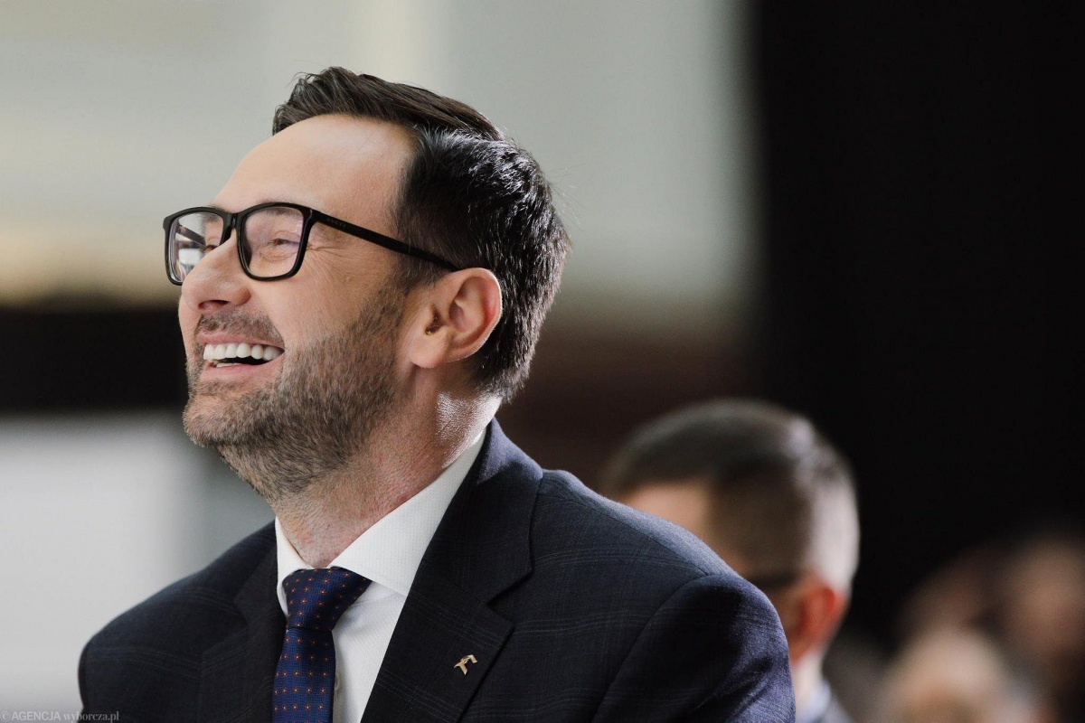 Wiemy gdzie jest Obajtek – uciekł na Słowację. Śpi za granicą, ale zdjęcia robi w Polsce
