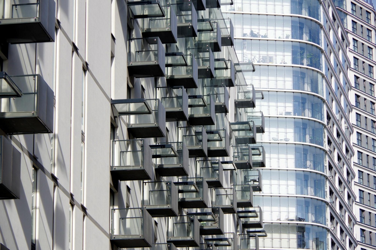 Nieruchomości krótkoterminowe – kiedy warto zainwestować w apartamenty?