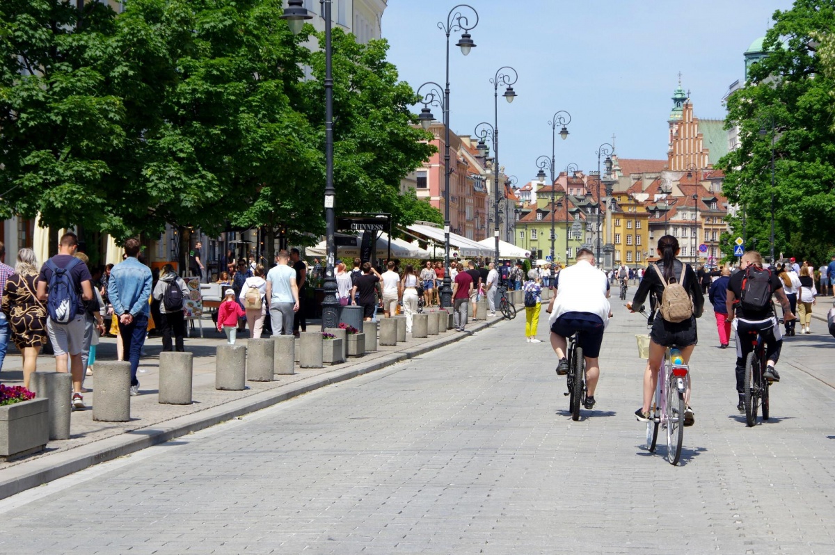 Majówka 2024 – otwarte sklepy i wolne od pracy. Patent na długi urlop