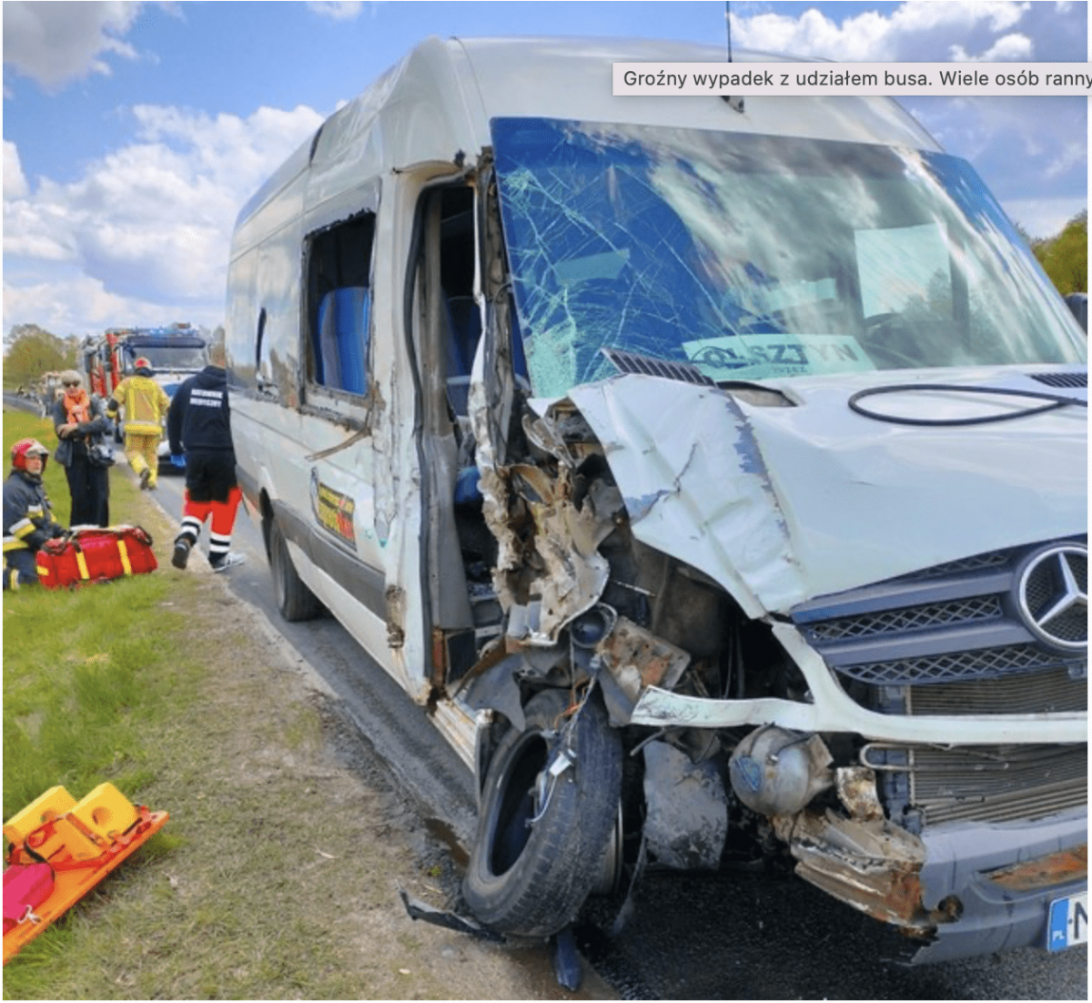 Wypadek w Biskupcu na DK16. Bus zmiażdżony przez przyczepę