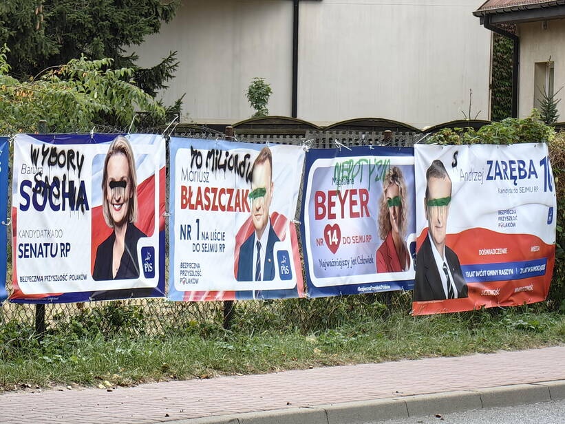 Tradycja meblościanki: Komedia wyborcza na latarniach