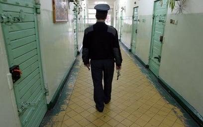 Służba więzienna handlowała narkotykami w zakładzie kranym