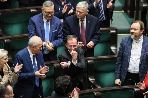 Prawomocny upadek Kamińskiego i Wąsika. Neosąd kryje przestępców