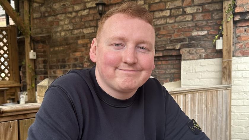Opryskany amoniakiem Andy Foster nie żyje! Zarzuty dla 6 osób