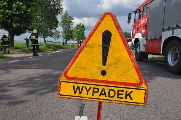 Zderzenie busa z ciężarówką na A4. Ucierpiały dzieci
